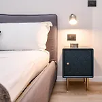 アパート Zen Desenzanoloft Official Partner Homes & By Marriott Bonvoy デセンツァーノ・デル・ガルダ