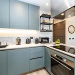 アパート Zen Desenzanoloft Official Partner Homes & By Marriott Bonvoy デセンツァーノ・デル・ガルダ
