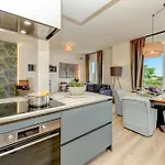 アパート Zen Desenzanoloft Official Partner Homes & By Marriott Bonvoy デセンツァーノ・デル・ガルダ