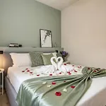 Zen Desenzanoloft Official Partner Homes & By Marriott Bonvoy アパート デセンツァーノ・デル・ガルダ